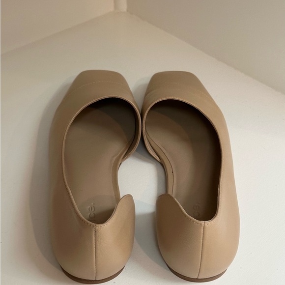 Vince || Cyder Flat in Cappucino - Picture 9 of 12